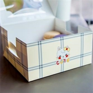 [0403047] กล่องใส่ขนม กล่องใส่ของว่าง กล่องใส่อาหารว่าง กล่องสแน็คหน้าต่าง ลายแรบบิทคิวท์ (กล่องเค้กครึ่งปอนด์)