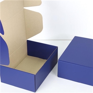 [2415010] กล่องใส่ของขวัญ กล่องใส่ของรับไหว้ บรรจุภัณฑ์ กล่องลูกฟูกพรีเมี่ยม สีโคบอลต์ บลู 17x25x9 cm.