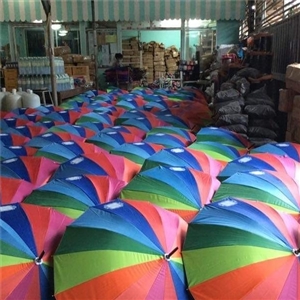 ขายส่งร่ม ร่มหลายสี ร่มสายรุ้ง ร่มของชำร่วย ร่มแจก รับสกรีนร่ม รับผลิตร่ม