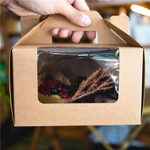 [0609001] กล่องใส่ขนม กล่องใส่เบเกอรี่ บรรจุภัณฑ์ กล่องเค้กหูหิ้วหน้าต่างวีเชฟ