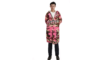 เสื้อกันฝนมีฮู้ดพิมพ์ลาย สัมผัสความสดใสในวันฝนพรำ